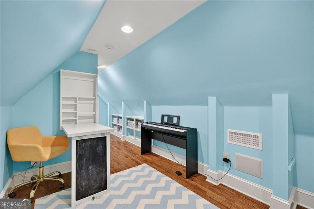 Atlanta, Georgia 30305, United States, 5 Bedrooms Bedrooms, ,3 BathroomsBathrooms,Residential,Active,206581