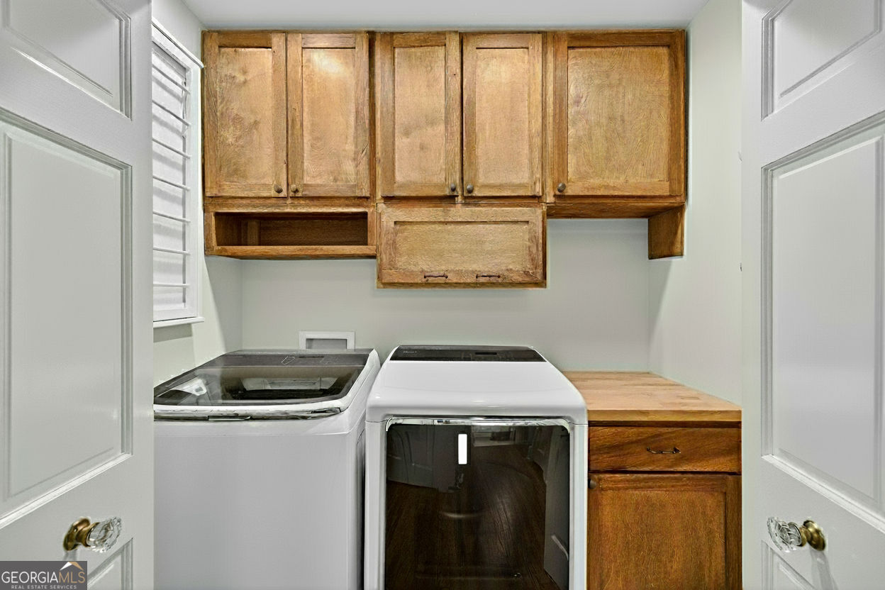 Atlanta, Georgia 30305, United States, 5 Bedrooms Bedrooms, ,3 BathroomsBathrooms,Residential,Active,206581