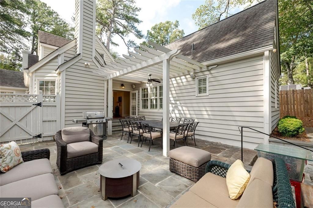 Atlanta, Georgia 30305, United States, 5 Bedrooms Bedrooms, ,3 BathroomsBathrooms,Residential,Active,206581