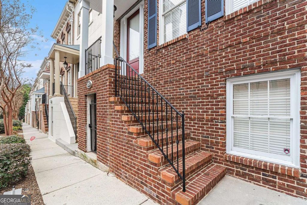 Photo of 1035 Pearl Point, Atlanta, GA 30328 (MLS # 10691727)