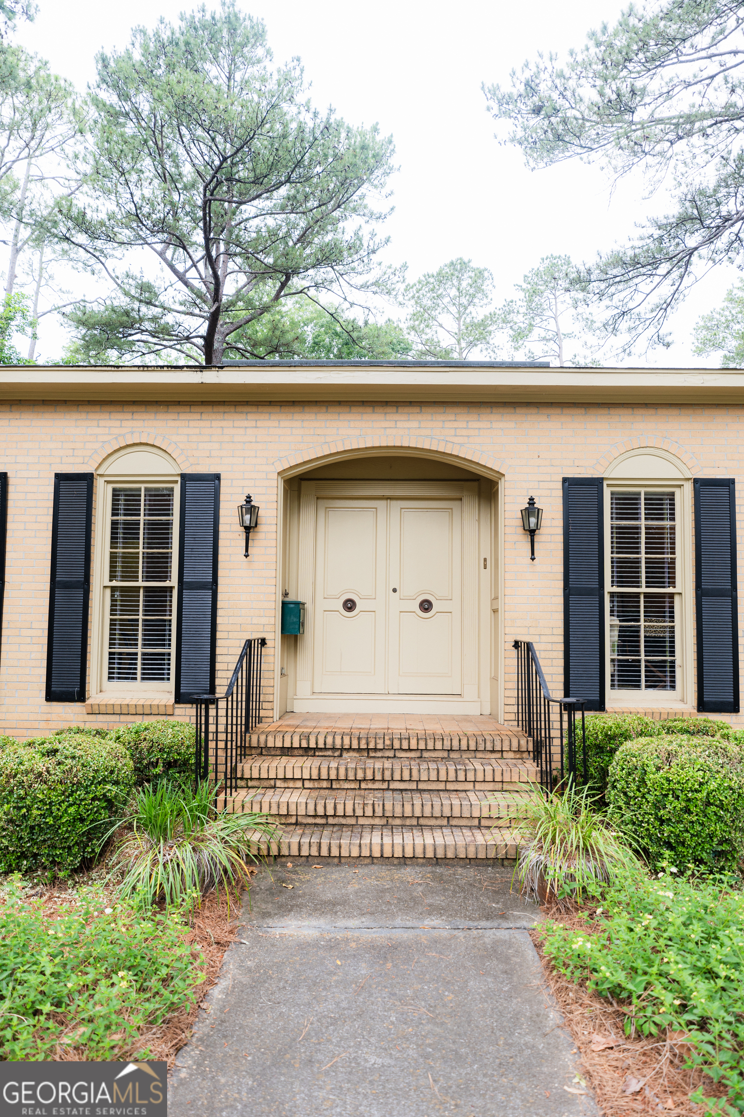1231 Hilltop DR