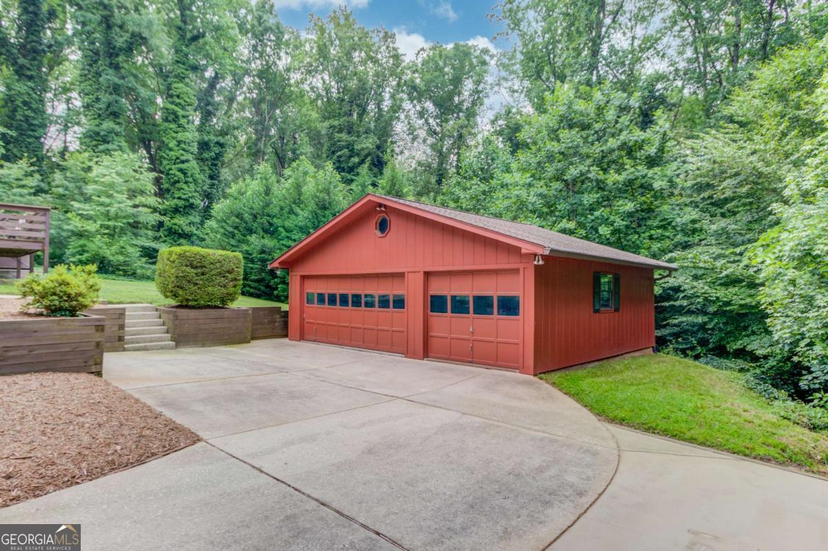 1148 Woodland CIR