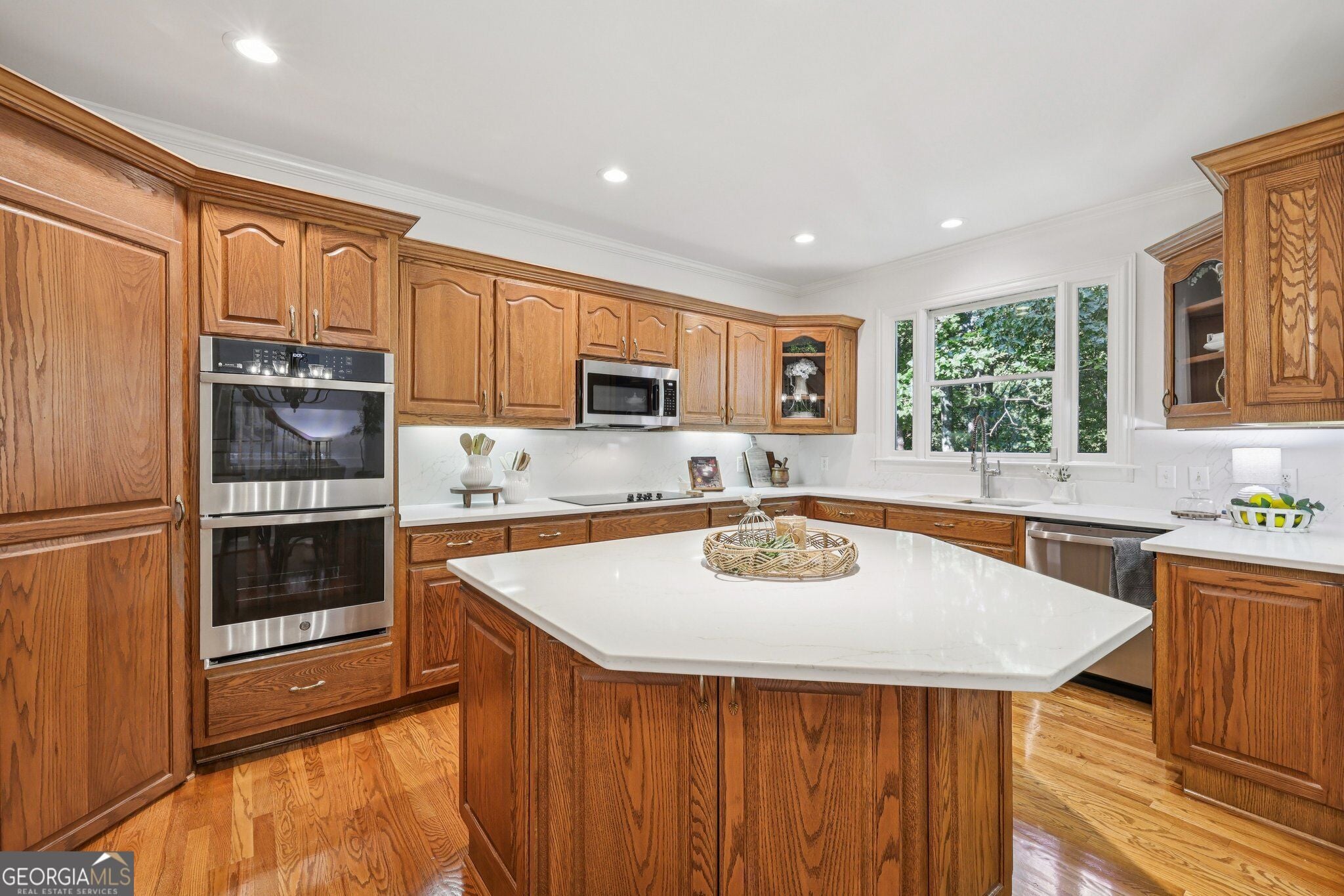 1390 Rogers Mill LN