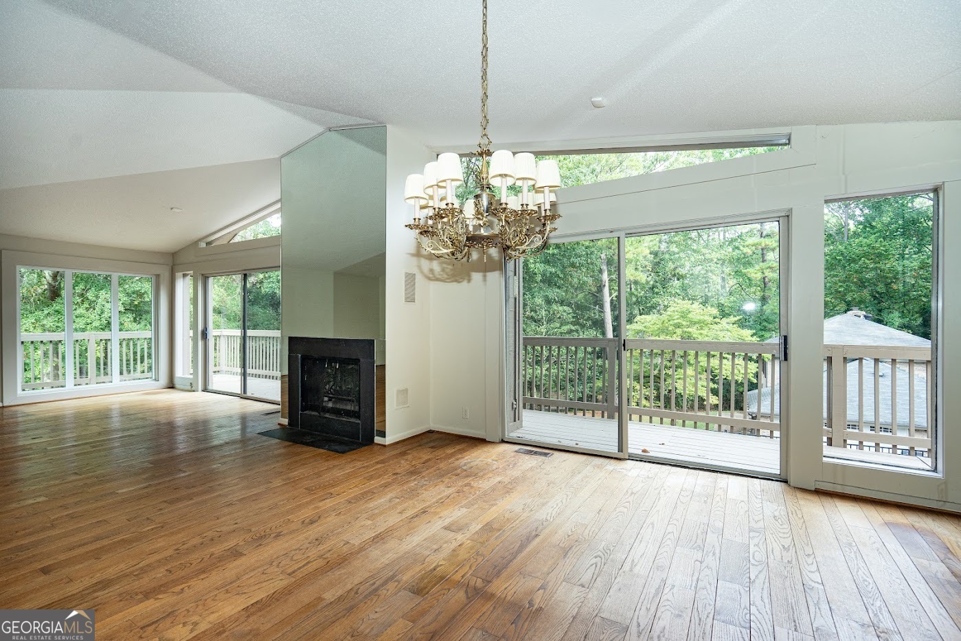 724 Camellia DR