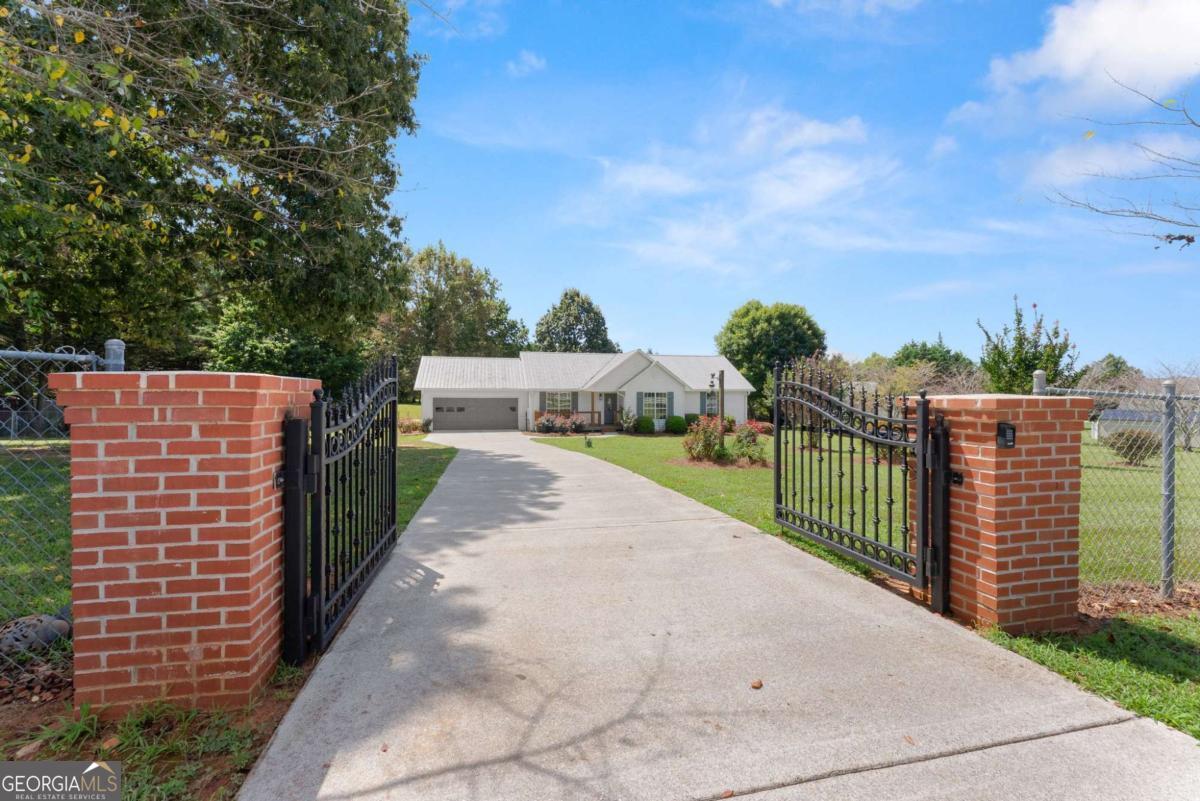 5820 Steve Black RD