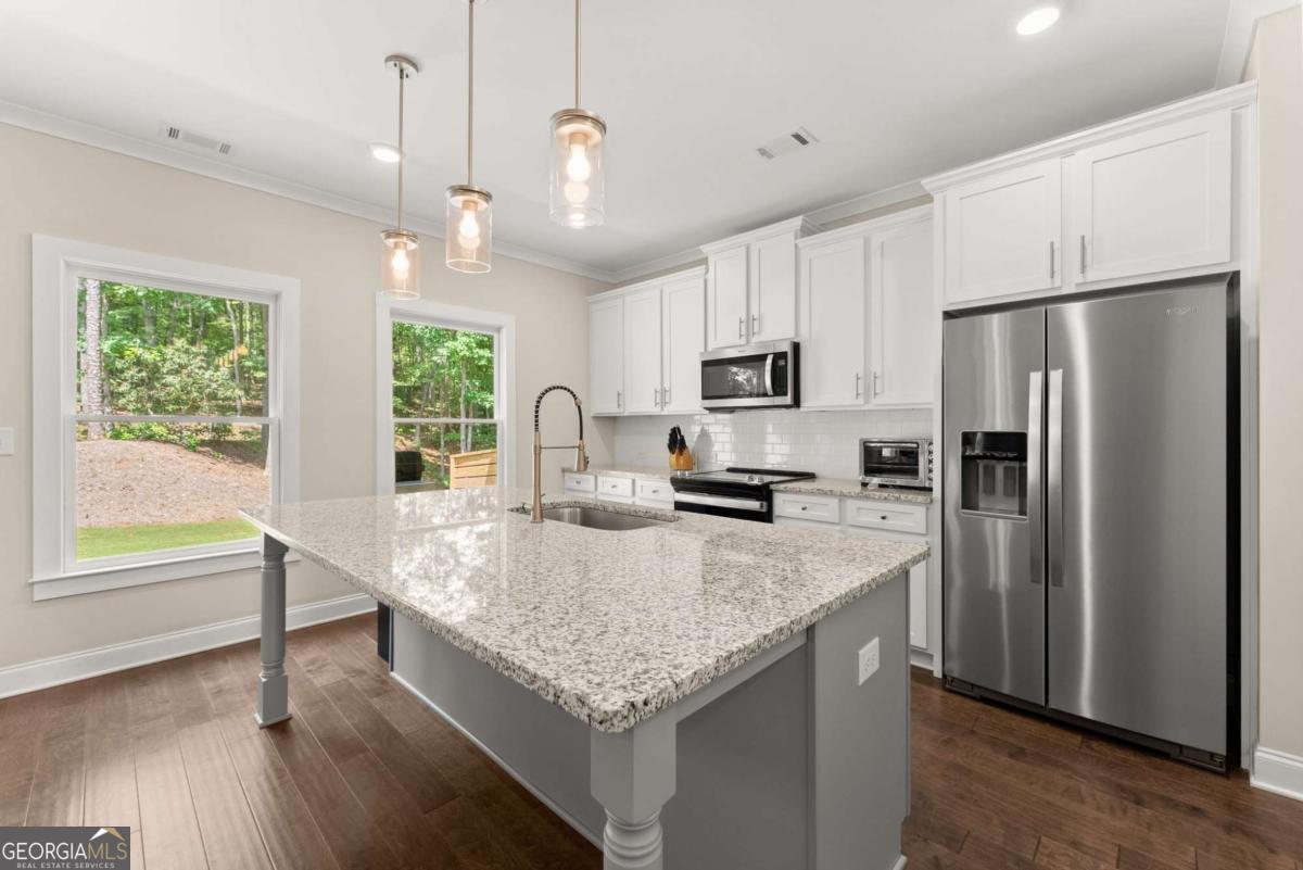 382 Candler LN