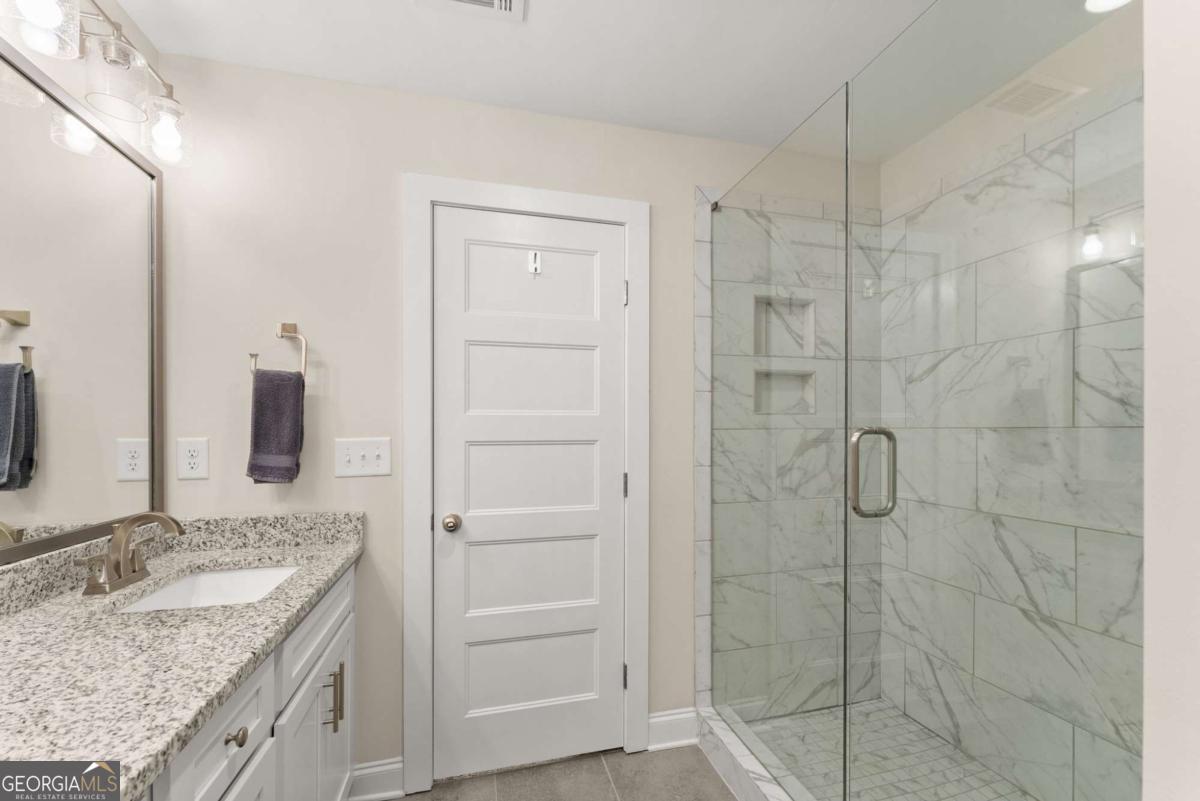 382 Candler LN