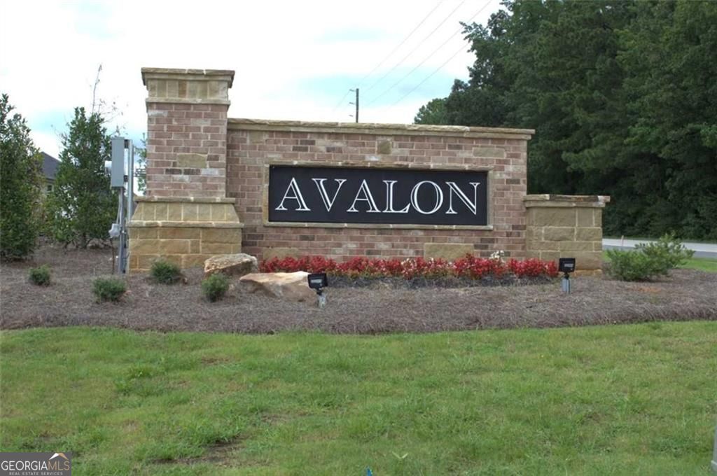 2038 Avalon Ridge SE