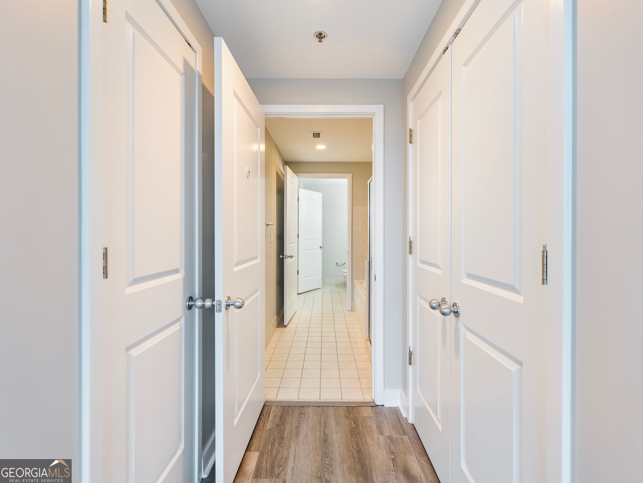 Atlanta, Georgia 30326, United States, 2 Bedrooms Bedrooms, ,2 BathroomsBathrooms,Residential,Active,10246