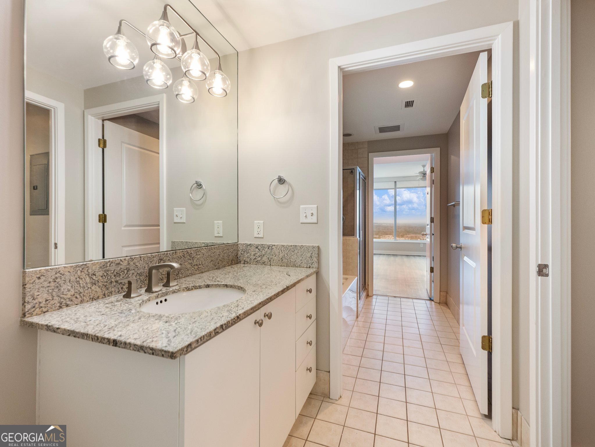 Atlanta, Georgia 30326, United States, 2 Bedrooms Bedrooms, ,2 BathroomsBathrooms,Residential,Active,10246