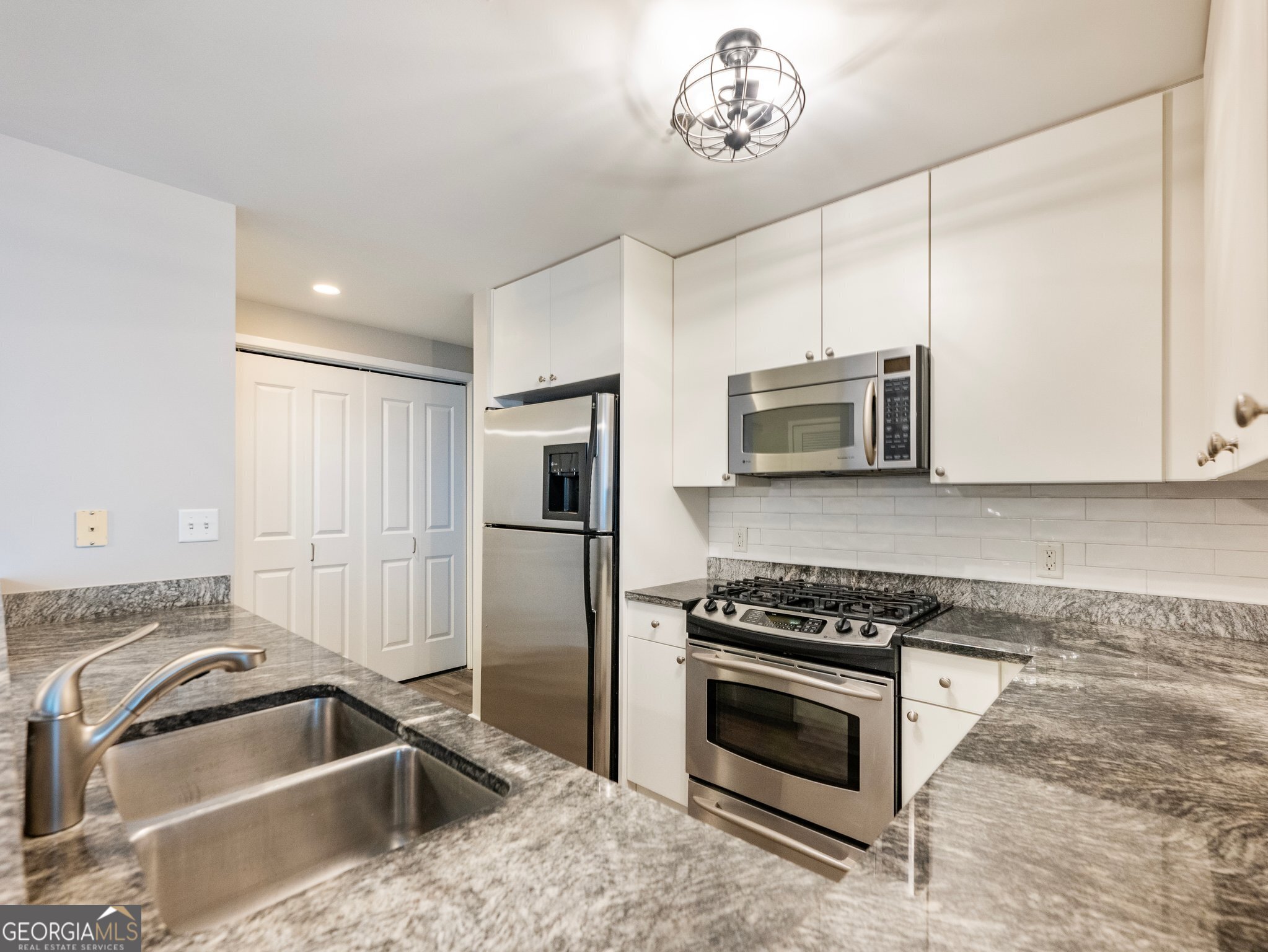 Atlanta, Georgia 30326, United States, 2 Bedrooms Bedrooms, ,2 BathroomsBathrooms,Residential,Active,10246