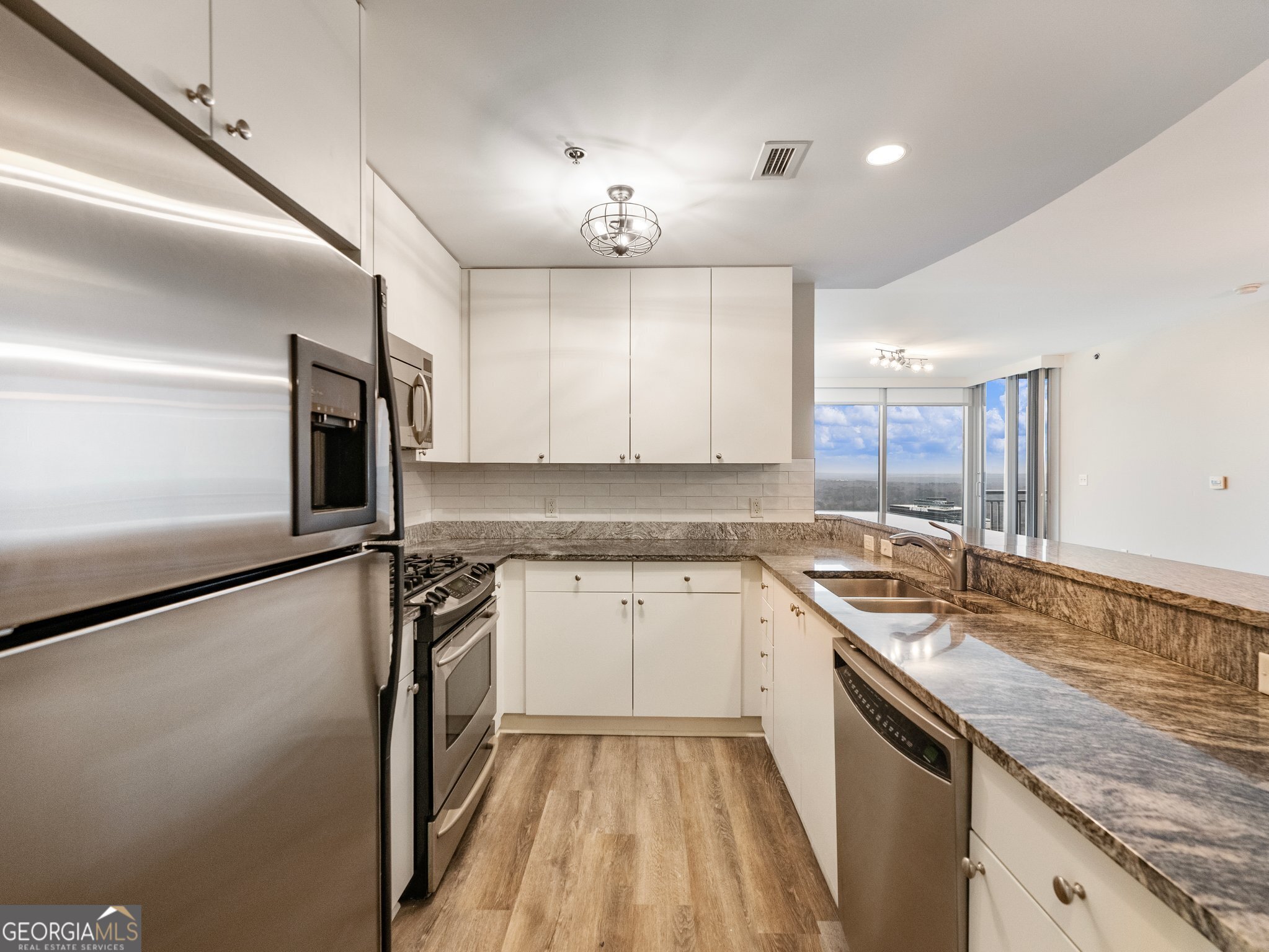 Atlanta, Georgia 30326, United States, 2 Bedrooms Bedrooms, ,2 BathroomsBathrooms,Residential,Active,10246