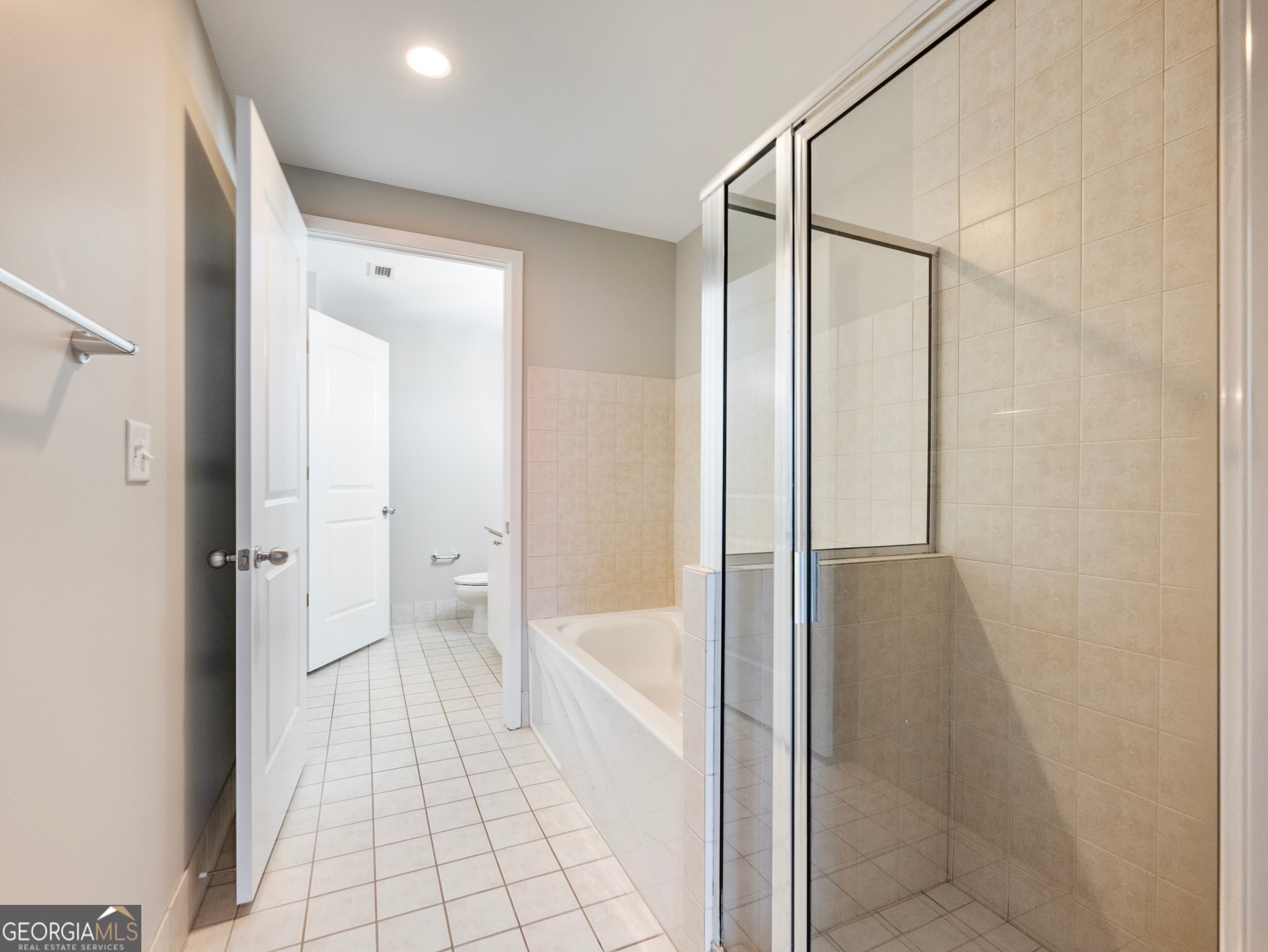 Atlanta, Georgia 30326, United States, 2 Bedrooms Bedrooms, ,2 BathroomsBathrooms,Residential,Active,10246