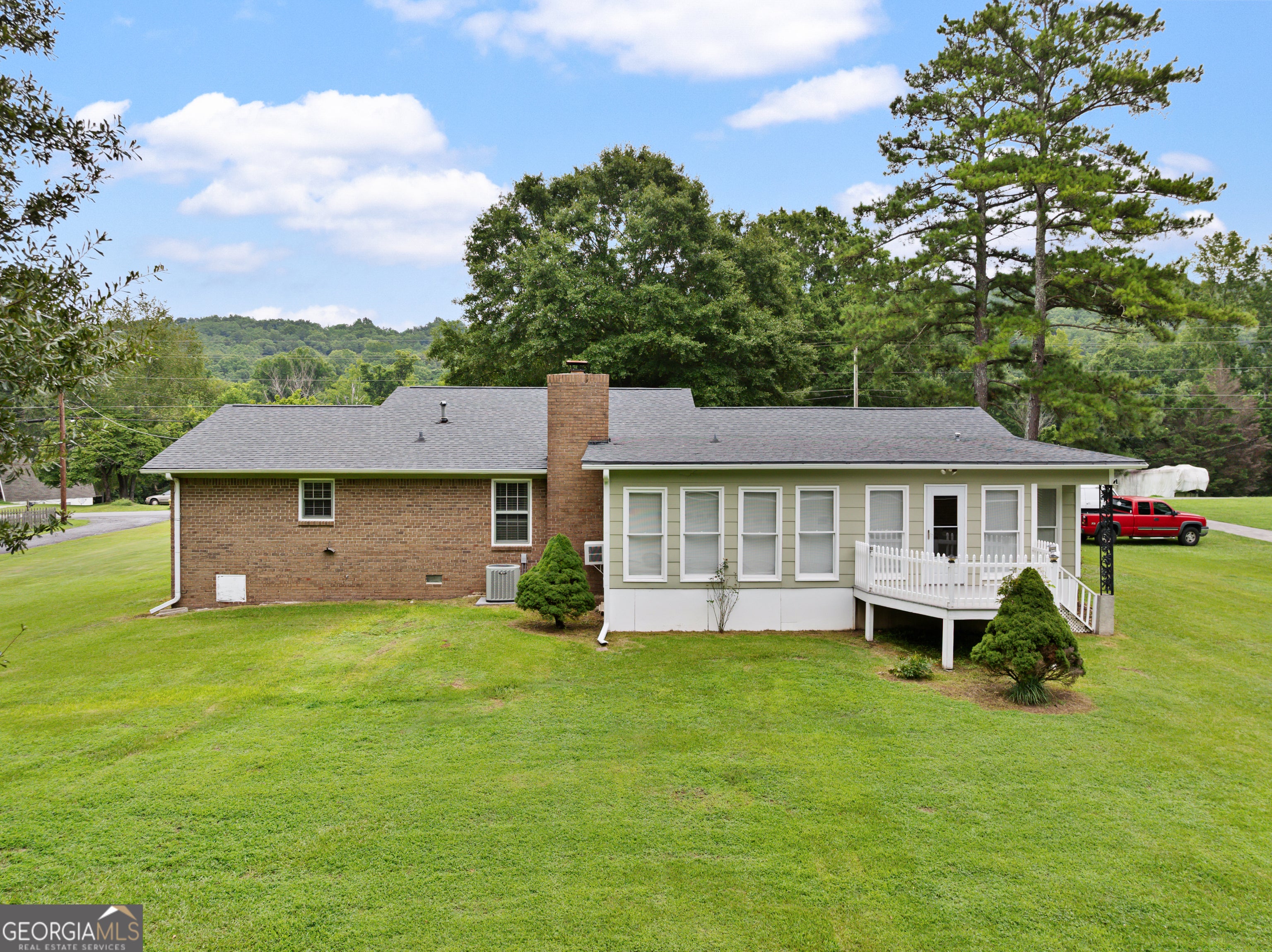 576 Reeceburg RD SE