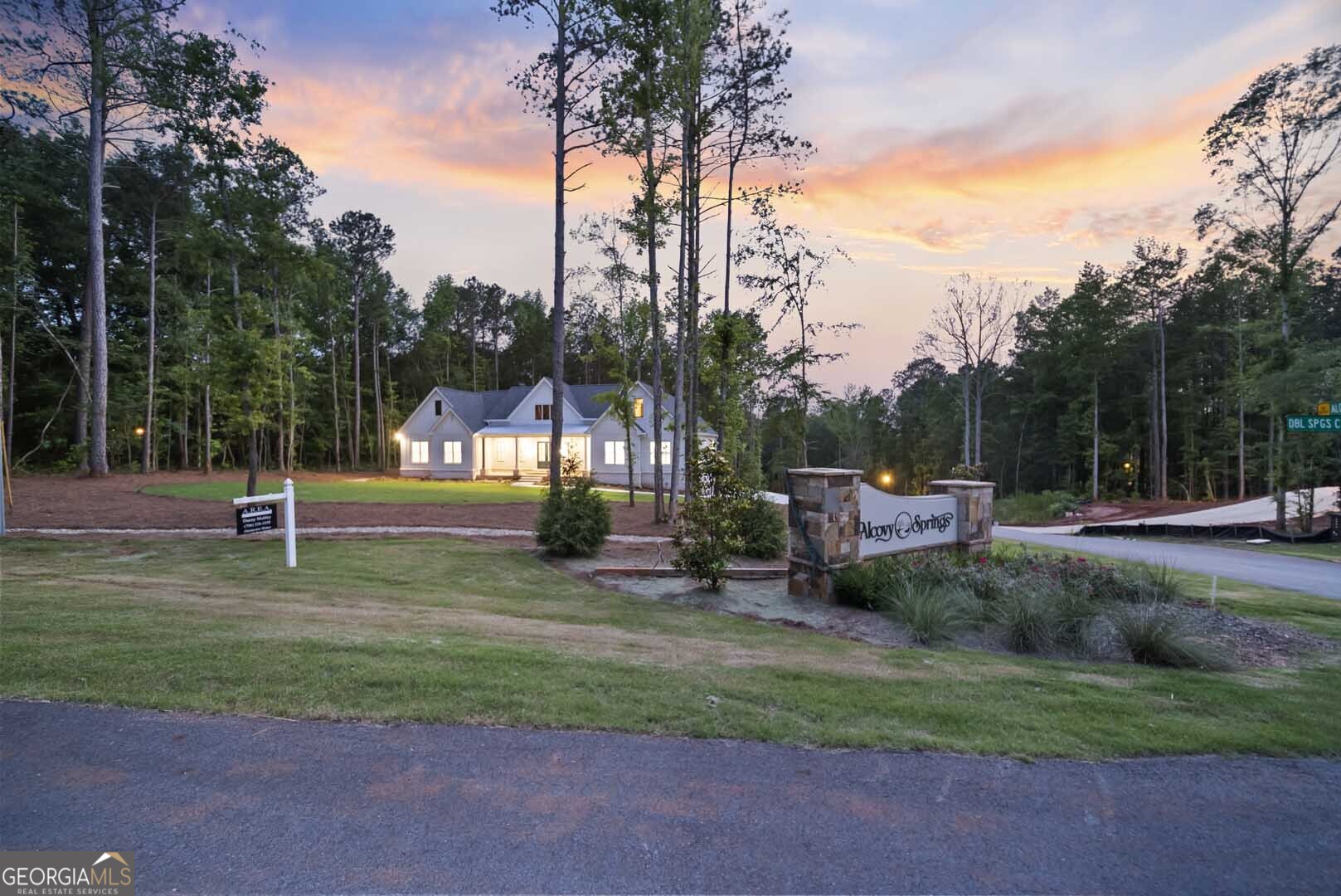 36 Alcovy Springs DR