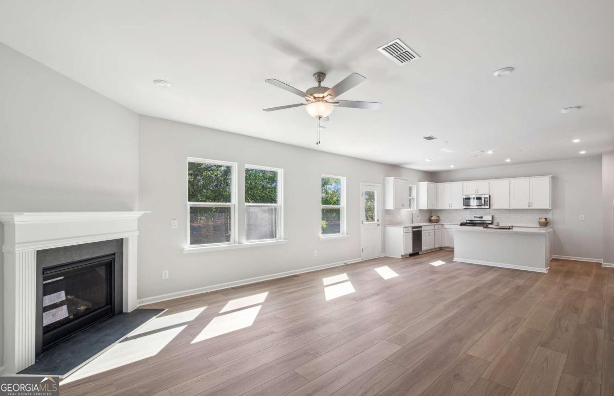 740 Mirror Lake PKWY