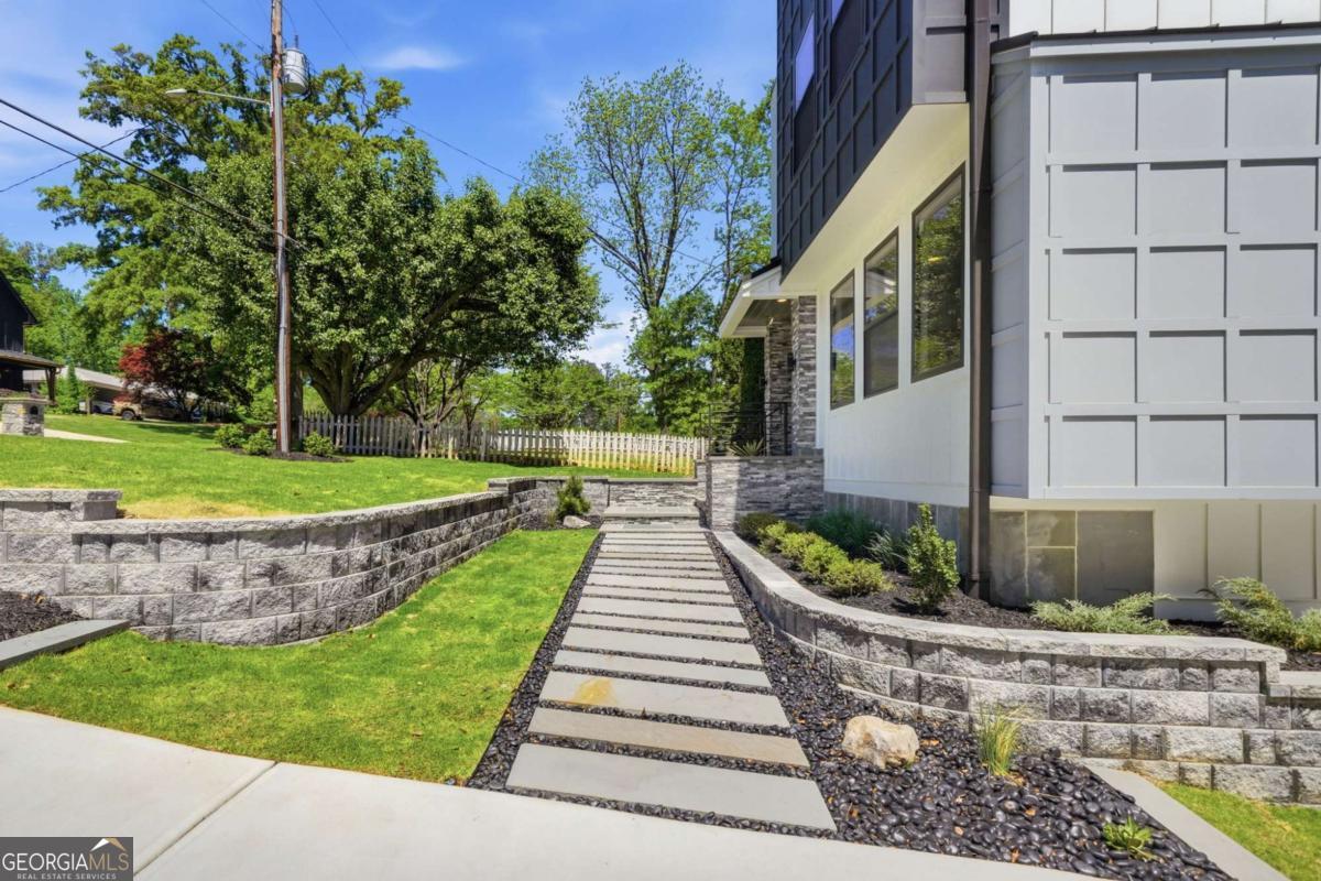 419 Westside DR