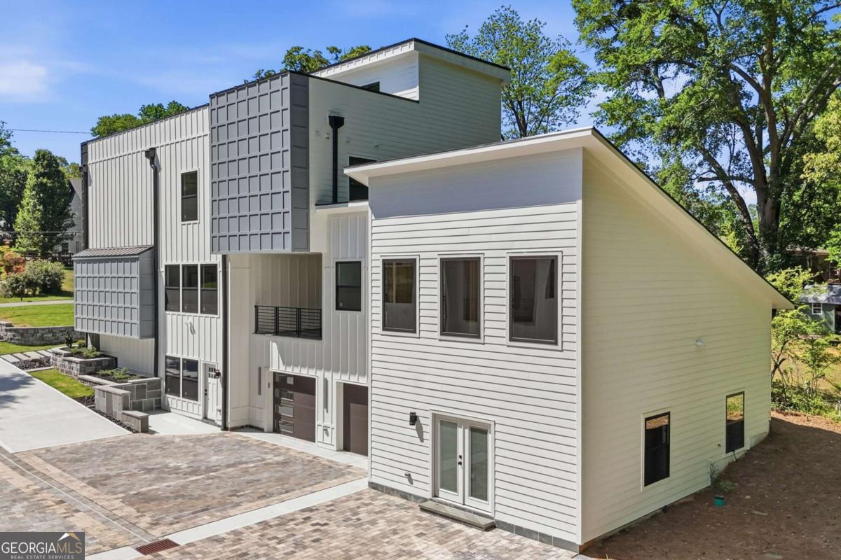 419 Westside DR