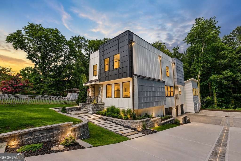 419 Westside DR