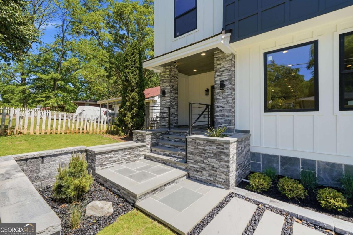 419 Westside DR