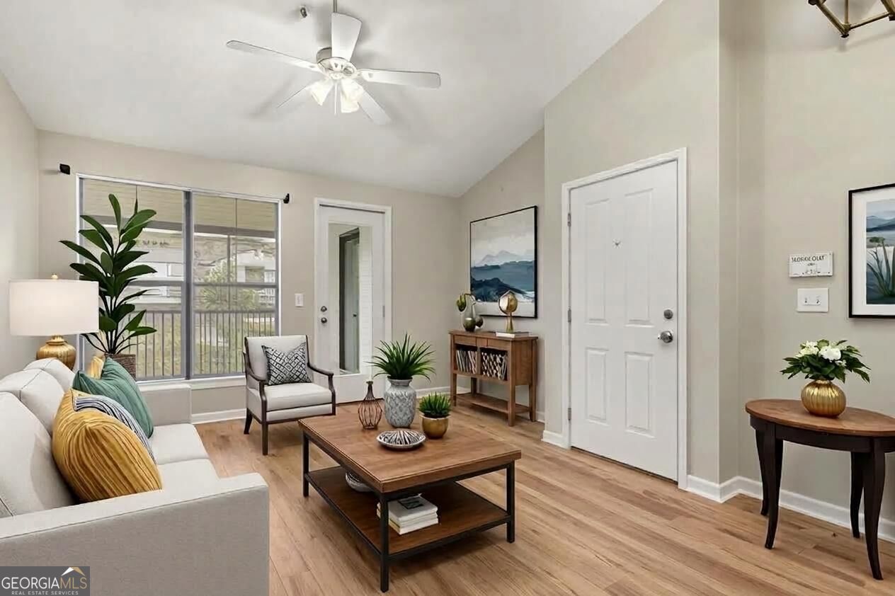 211 North AVE 1332