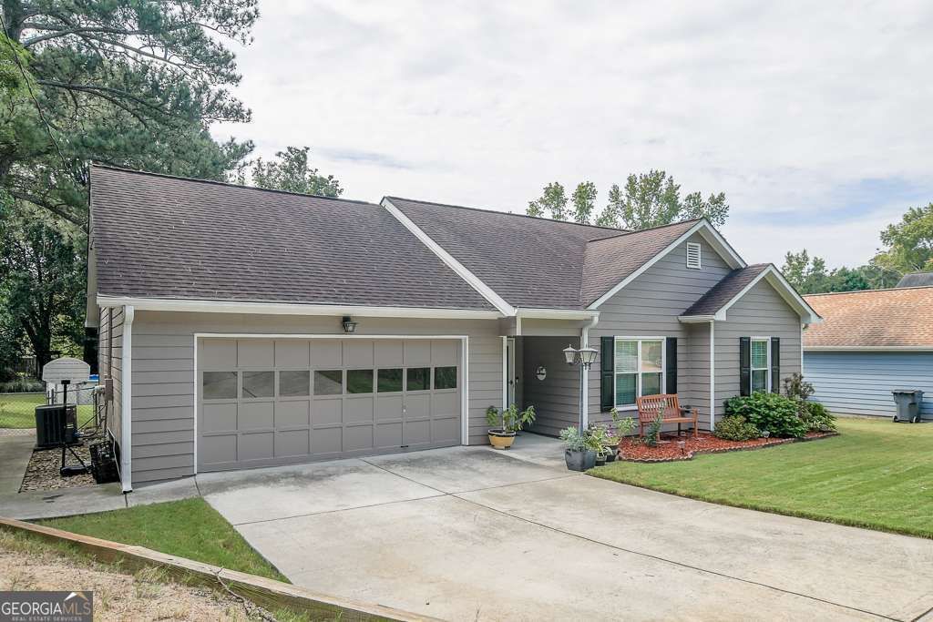 Photo of 690 Springlake Rd, Lawrenceville, GA 30045 (MLS # 10663285)