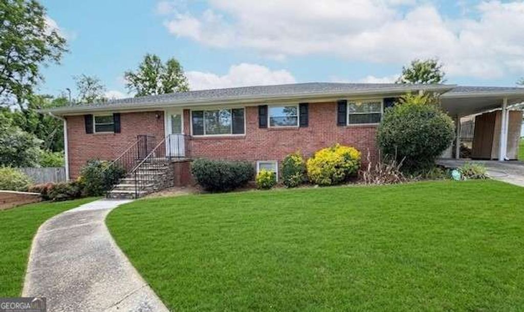 Photo of 552 Sybil Lane SE #B, Marietta, GA 30067 (MLS # 10790261)
