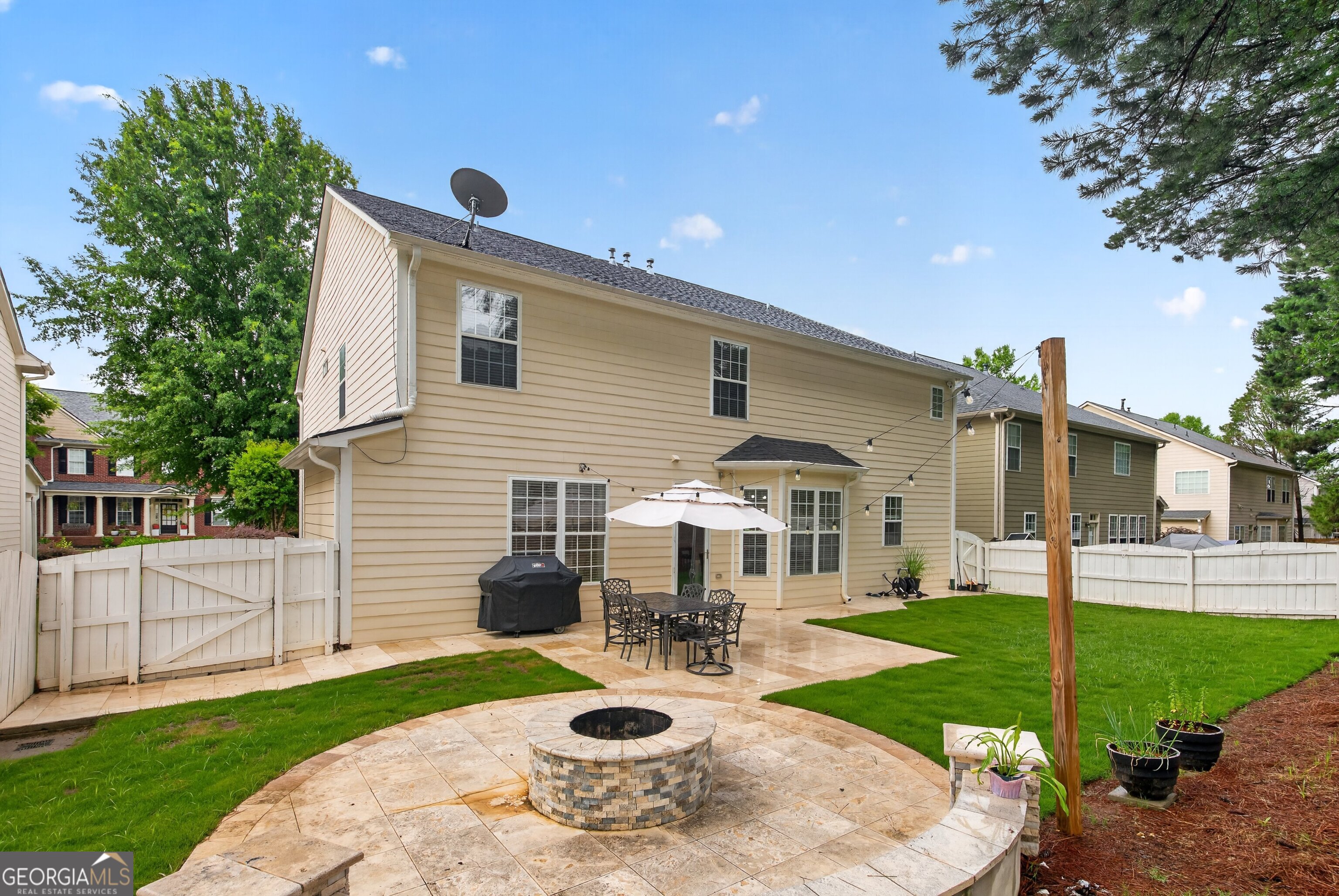 323 Revolution Dr