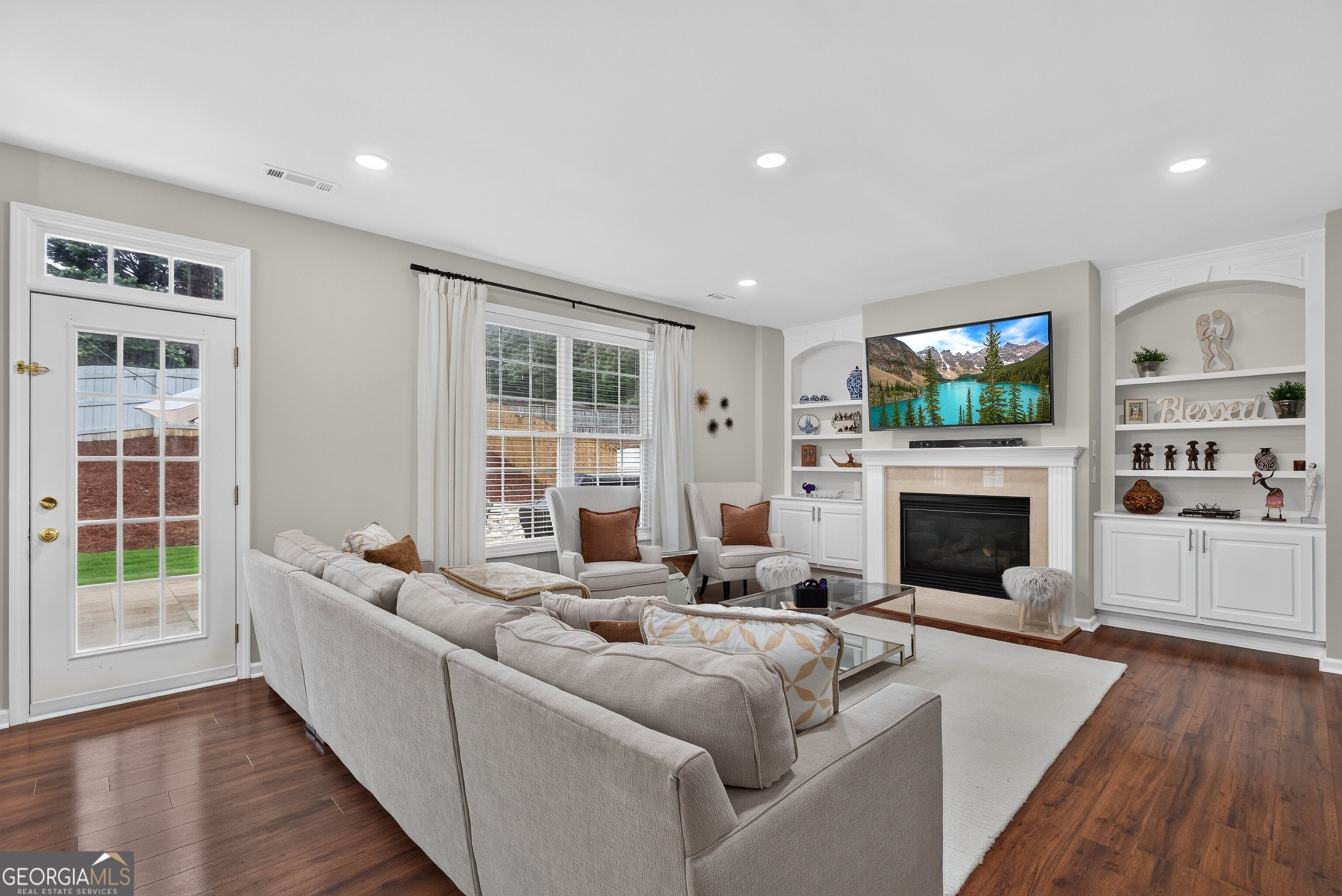 323 Revolution Dr