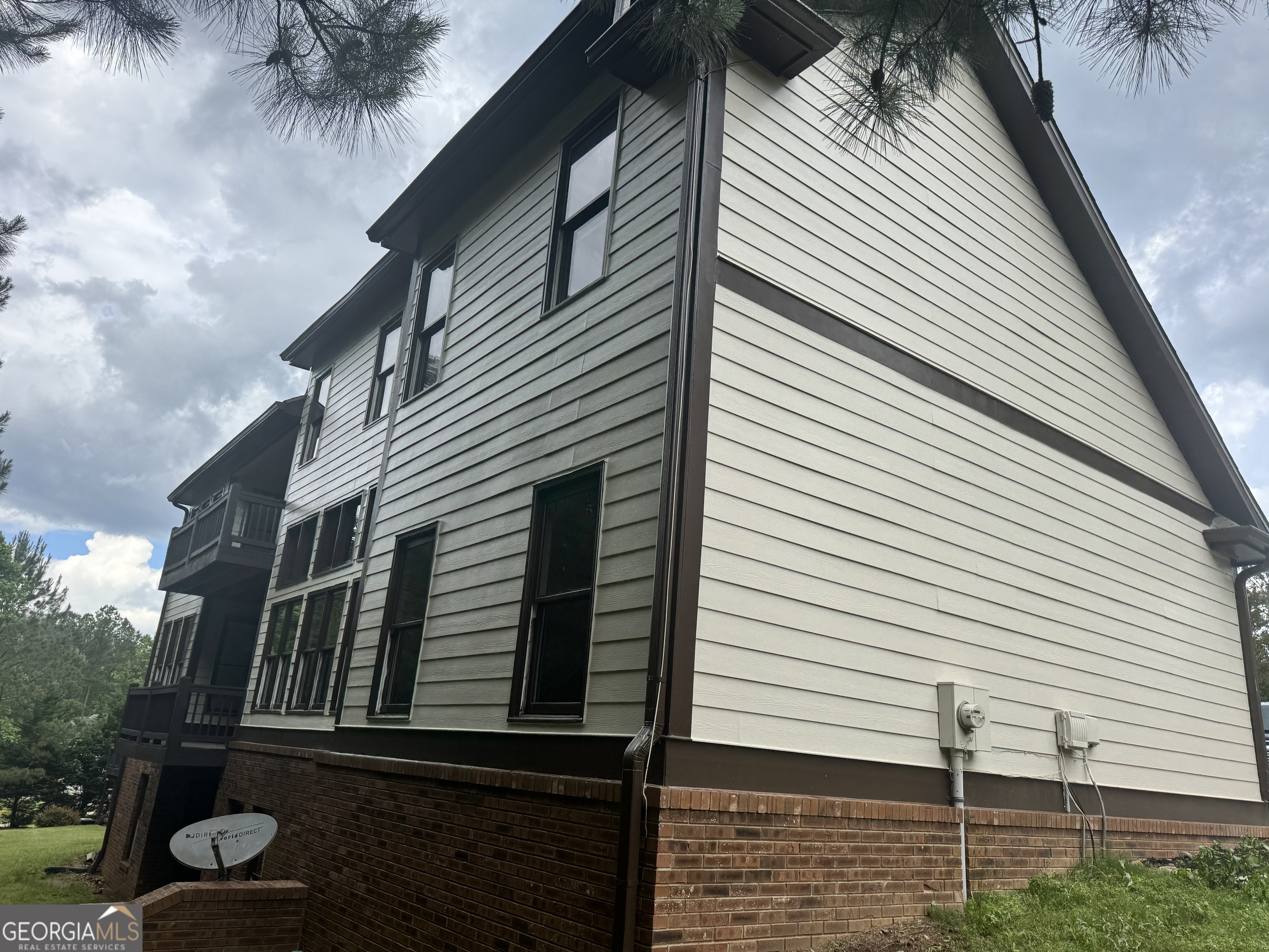 329 Rose Hall LN
