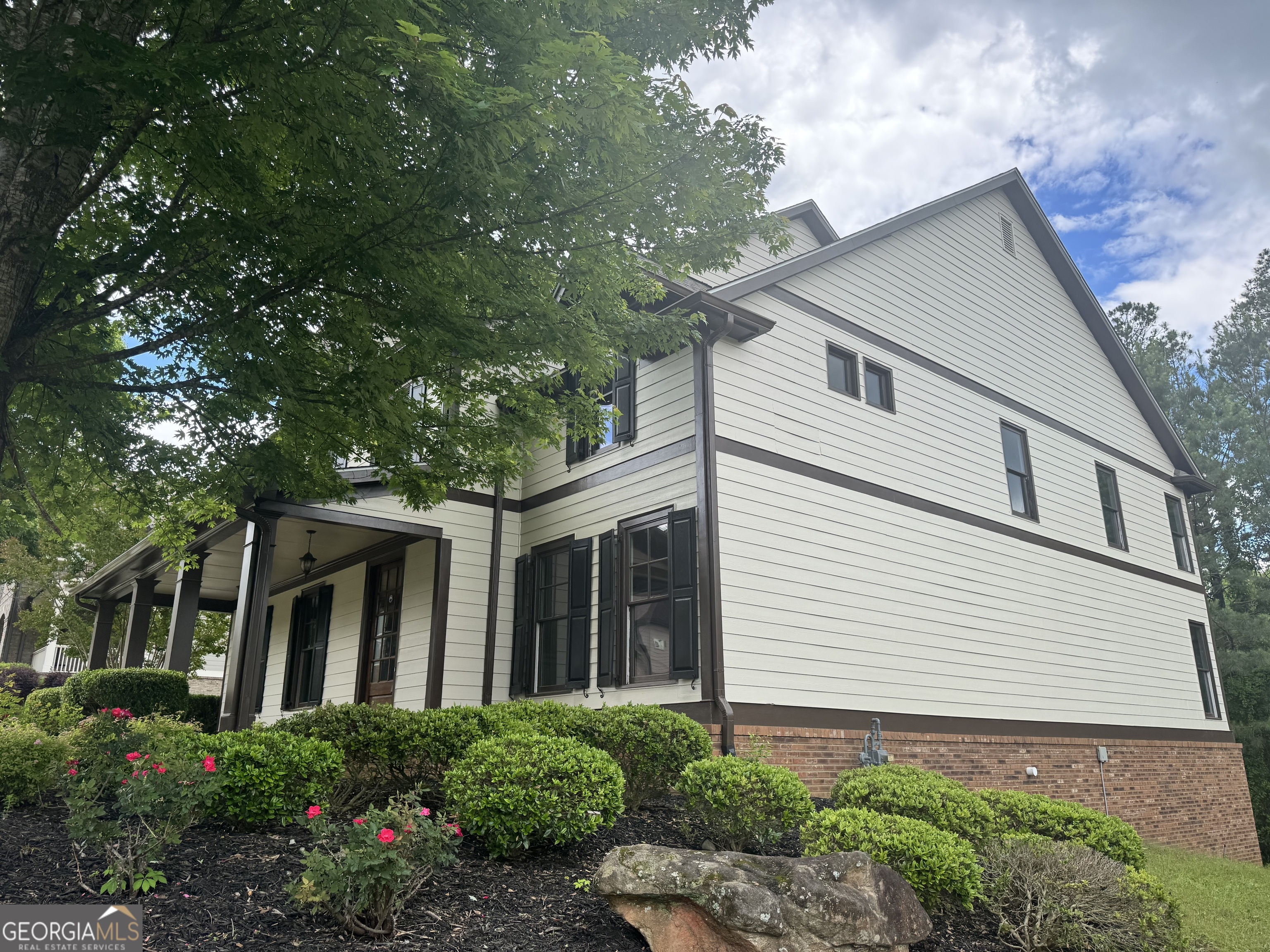 329 Rose Hall LN