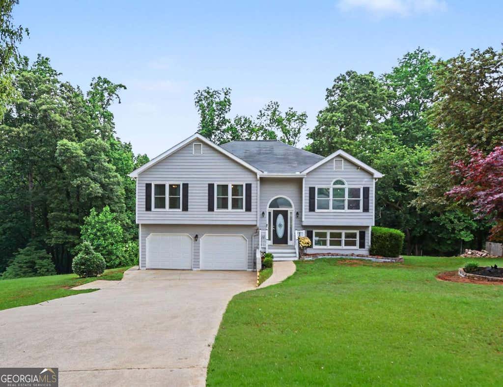 Photo of 5643 Pipsissewa Drive, Flowery Branch, GA 30542 (MLS # 10821011)