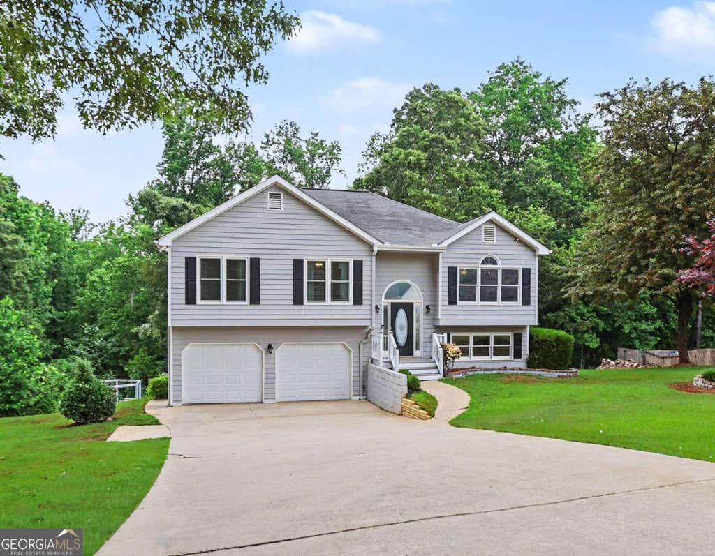Photo of 5643 Pipsissewa Drive, Flowery Branch, GA 30542 (MLS # 10821011)
