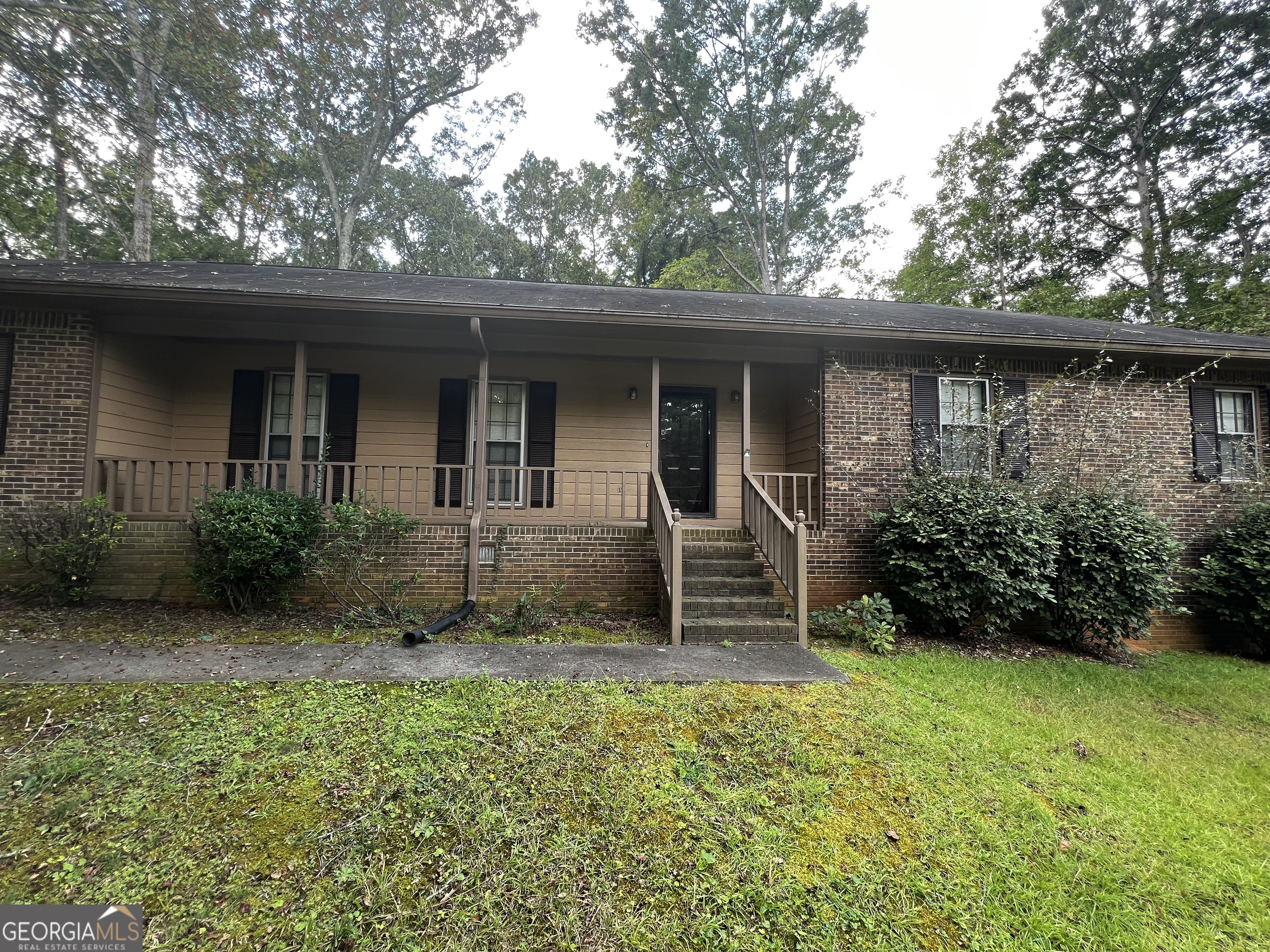 Very spacious 3BR/2.5BA Ranch home with separate space for dining as well as large kitchen. This traditional style home will bring you all the space and convenience you desire. The floorplan is centered around entry into a great room open to the dining room and with hallway access to the bedrooms. You will appreciate enjoy the traditional feel of the warm fireplace centered on the rear wall. The home is on a corner lot and has a front porch and a deck for relaxing and enjoying nature.