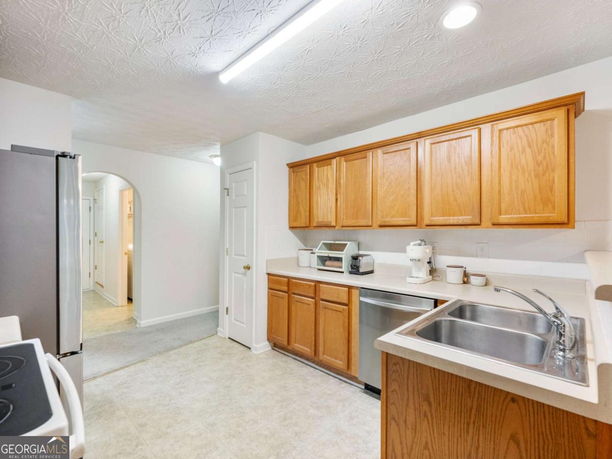 835 Winding Grove LN