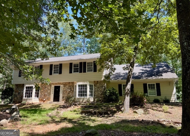 Spacious 4 Bedroom Traditional Home boasting Large Bonus Room totaling almost 3000 sq ft finished. Two Story Foyer, Bay Window Great Room with Cedar Wood Siding, Tile Floor, Fireplace & door leading to Back Patio & Fenced Backyard bordered by Hardwood Trees. Separate Dining Room, Half Bath & Lovely Kitchen featuring Electric Stove, Dishwasher and Cheerful Breakfast Room. Upstairs are 4 Bedrooms plus Large Bonus Room, Two Full Baths and Ample Closets. Two Car Side Entry Garage boasts Workbench & Garage Door Opener. Perfect Location near Fayetteville Shopping & Restaurants.