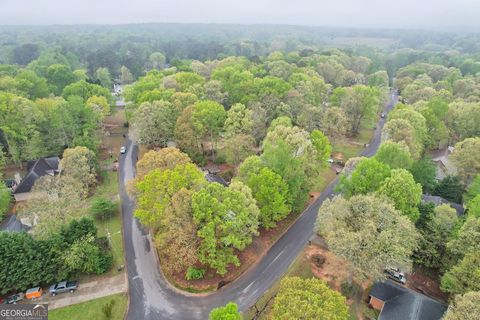 A home in Dacula