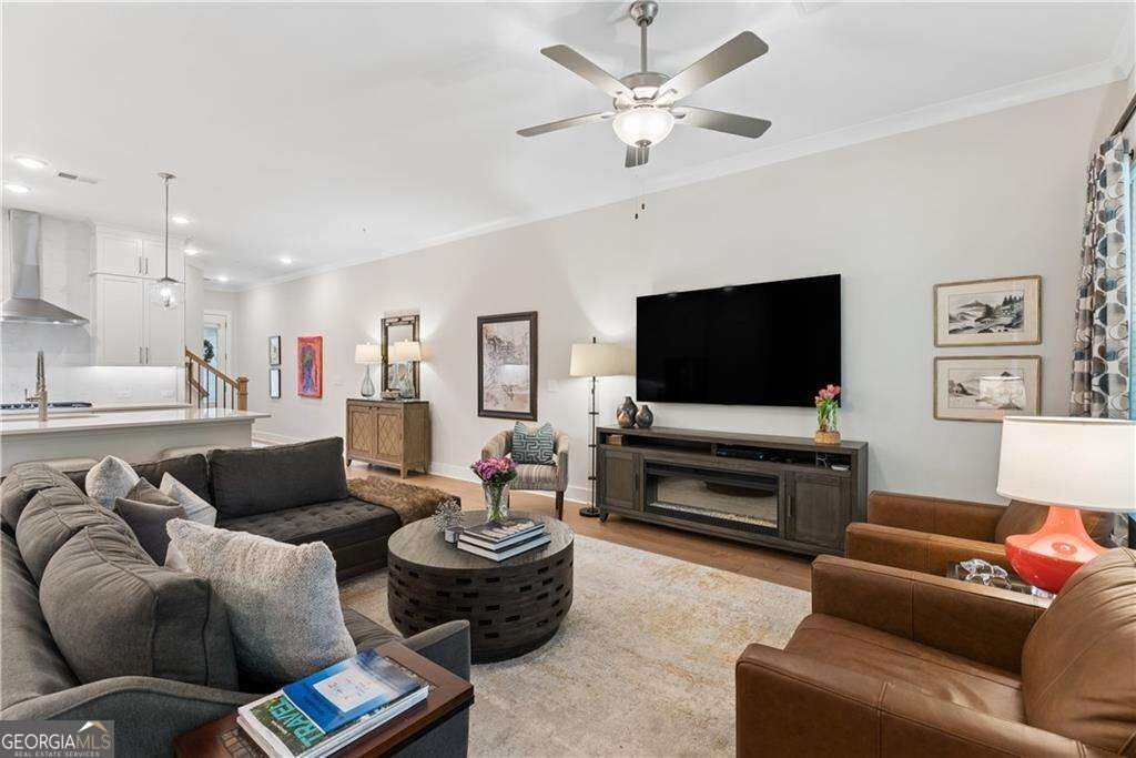 1090 Harper DR