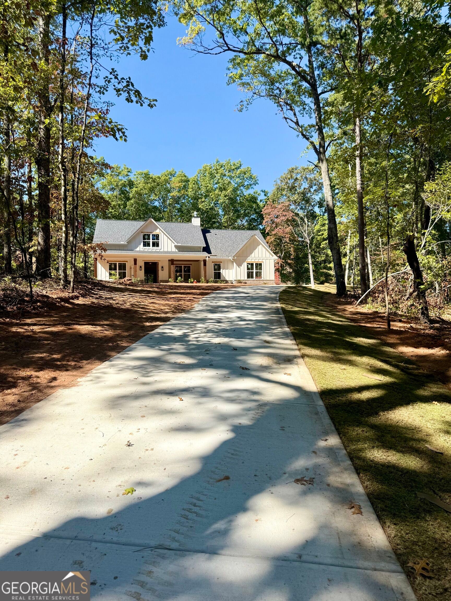 564 Charlotte LN