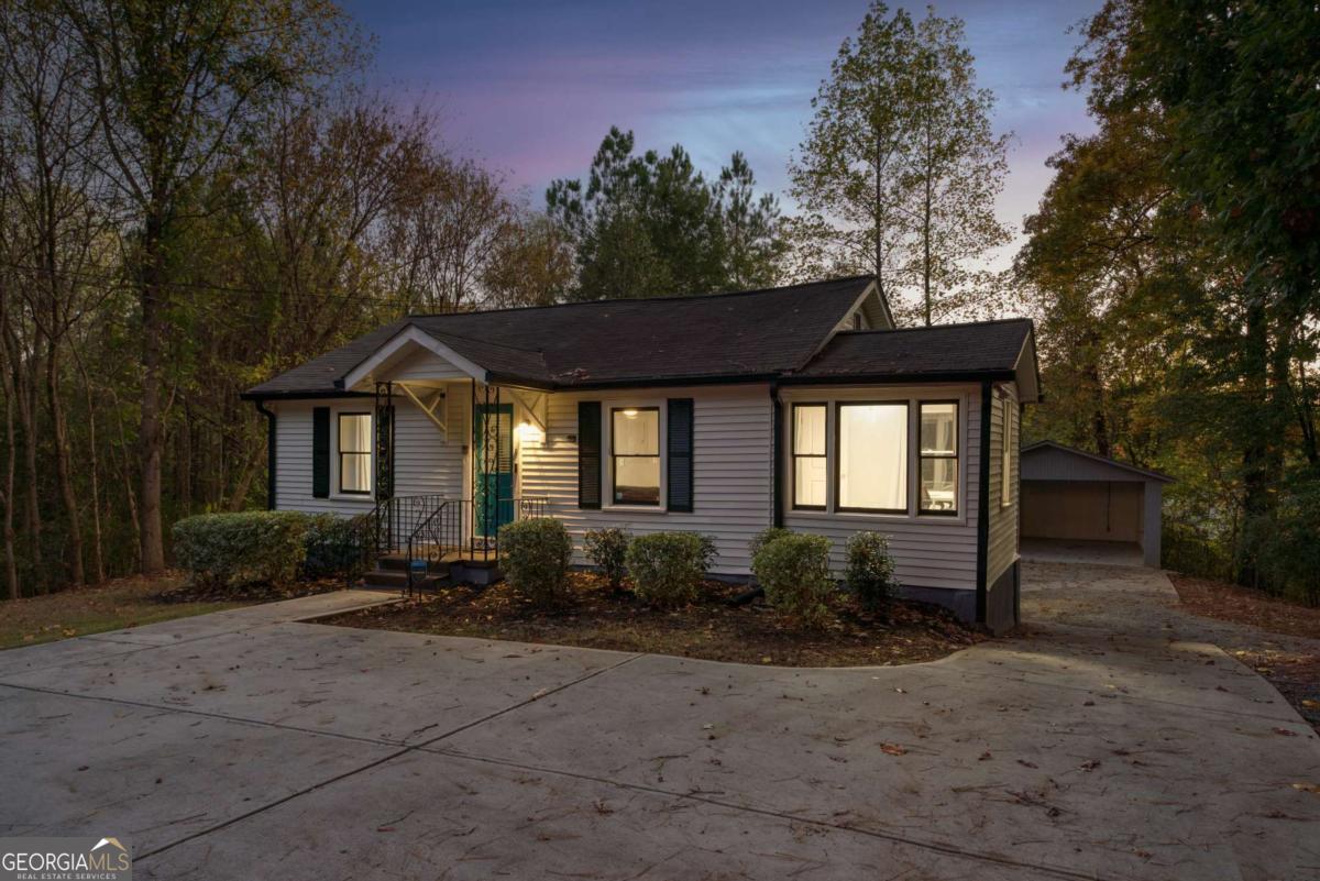 1736 Dickerson DR SE