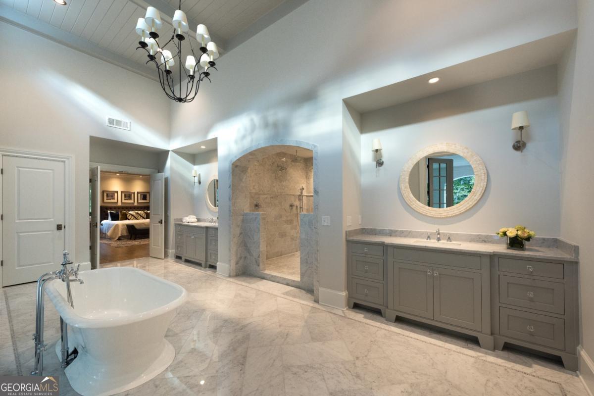 111 Putnam CIR NE