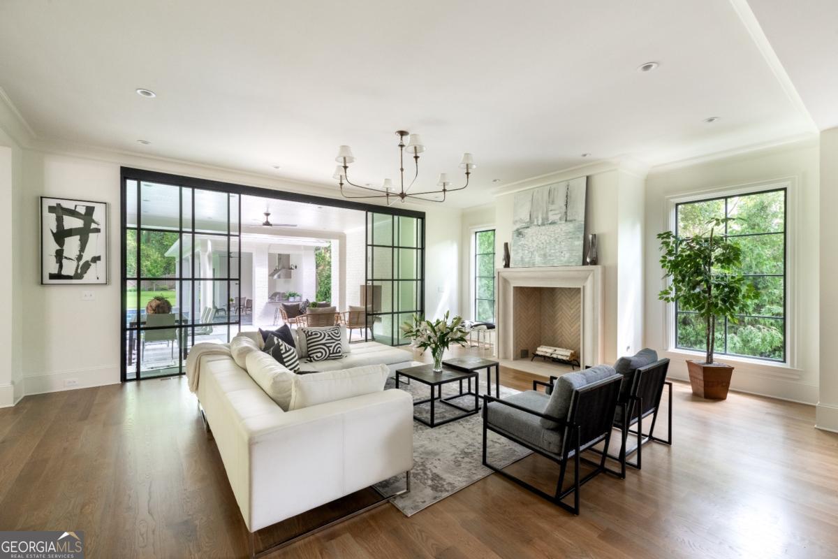 111 Putnam CIR NE