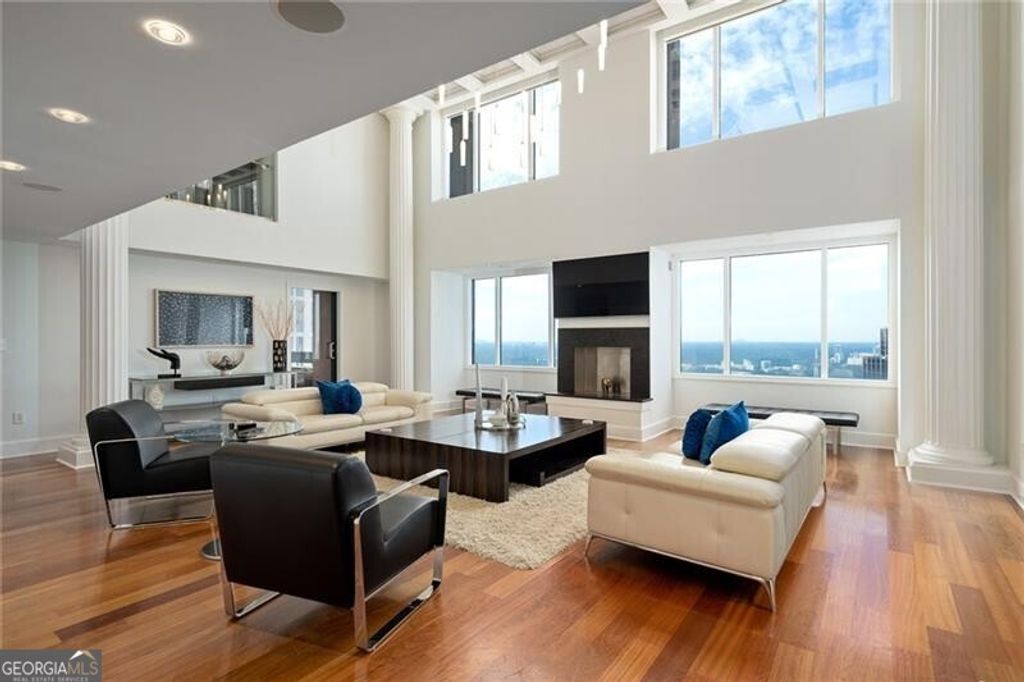 Photo of 75 14th Street NE #4820, Atlanta, GA 30309 (MLS # 10806031)