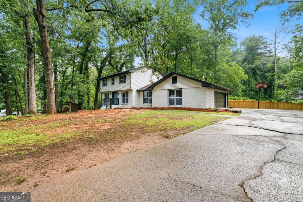 Photo of 648 Bralorne Drive, Stone Mountain, GA 30087 (MLS # 10787769)