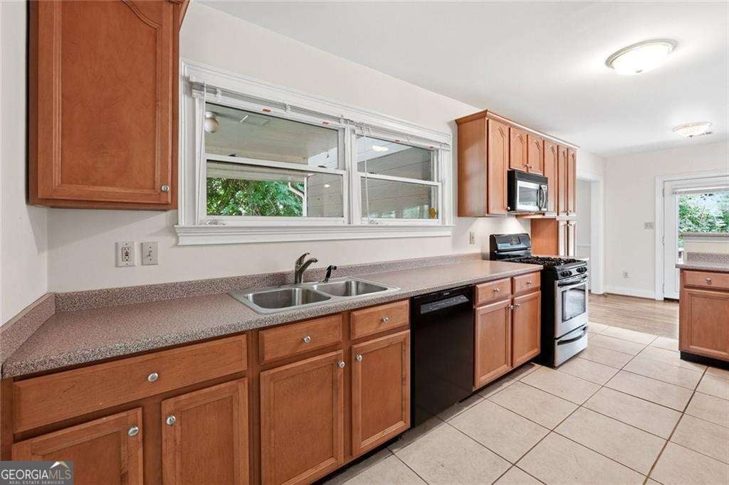 208 Midvale DR NE