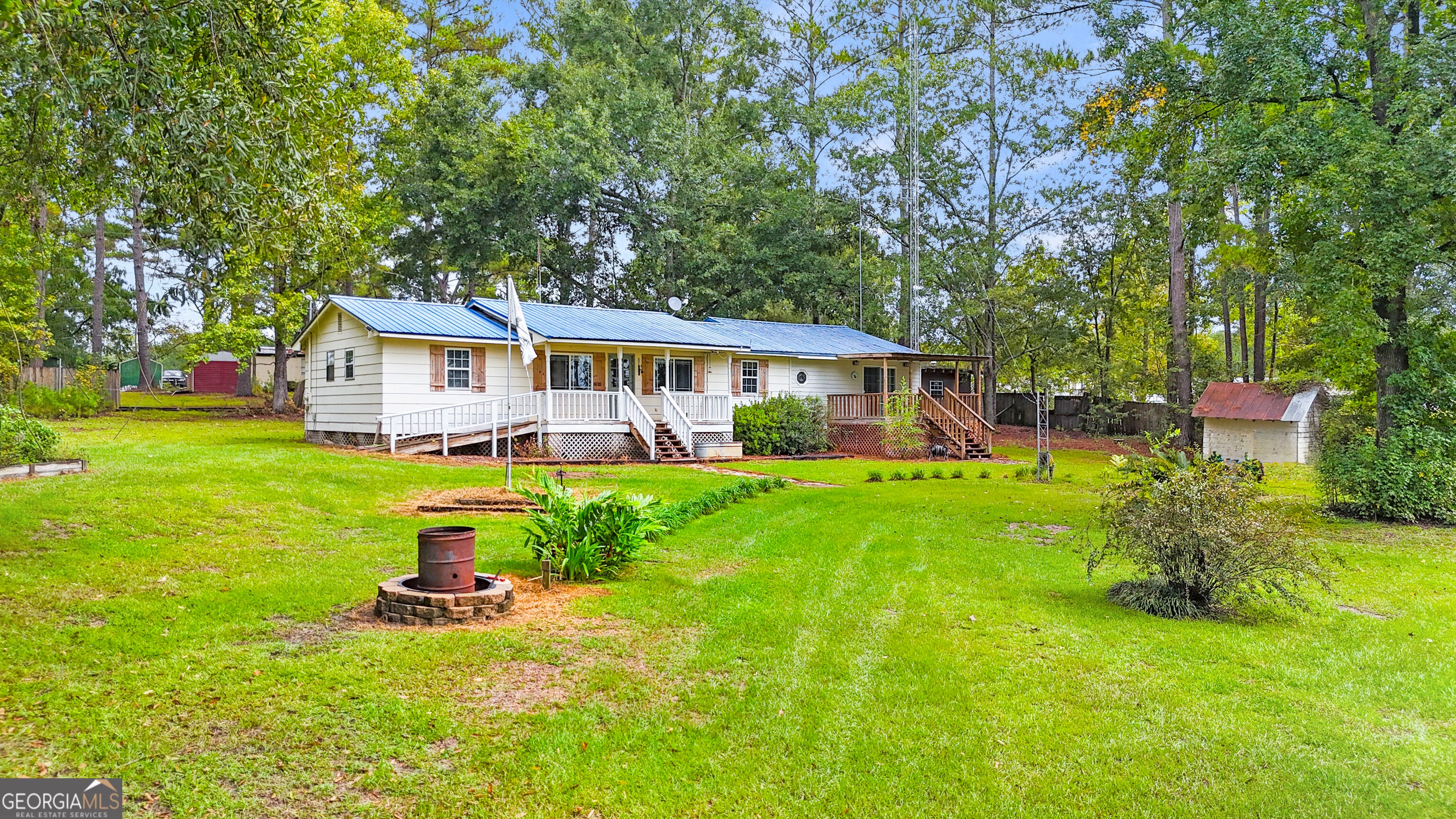 1565 East Lake DR