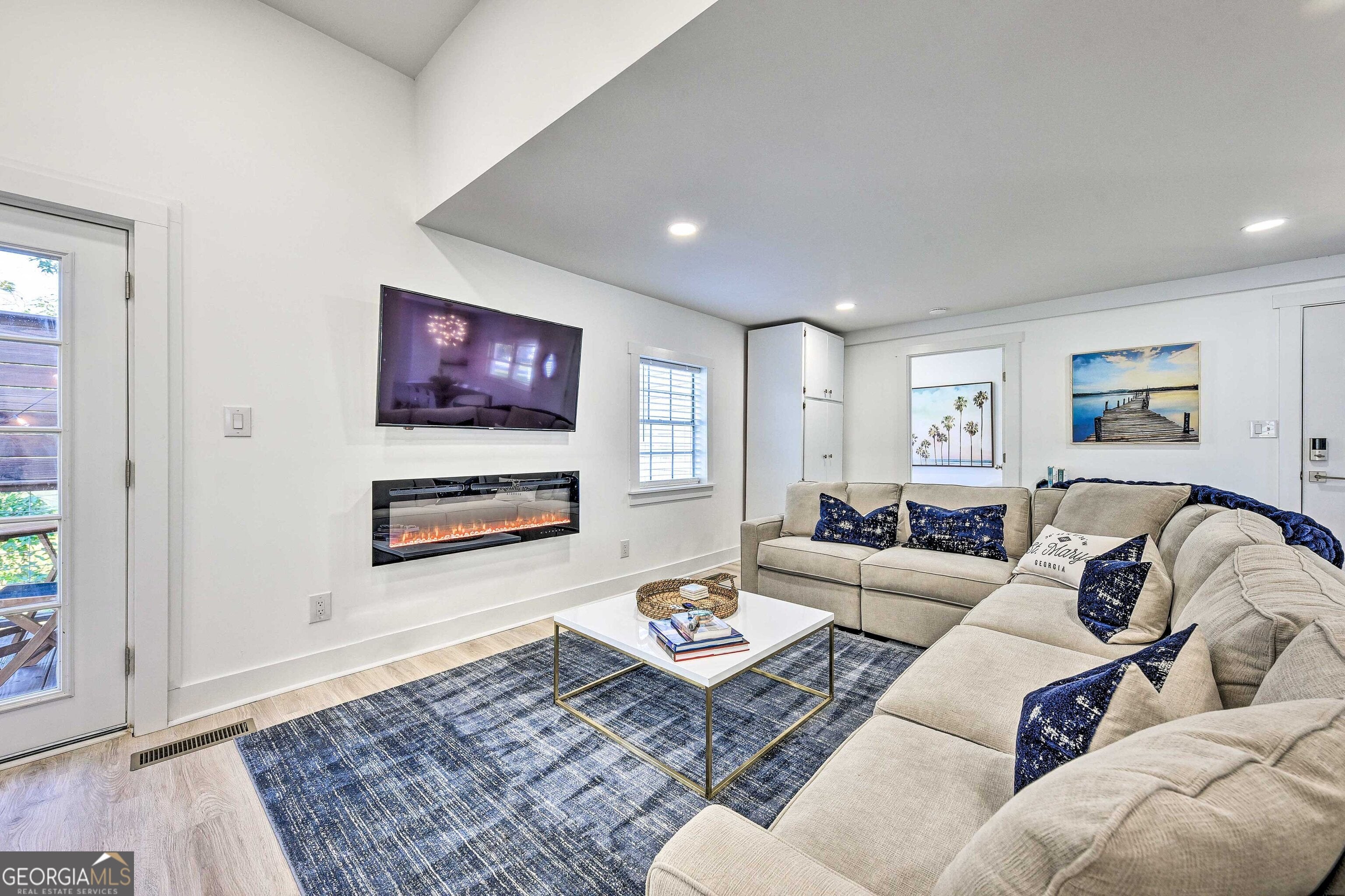 206 E Weed ST