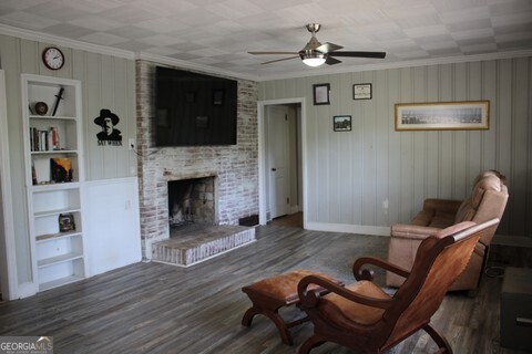715 Gay DR