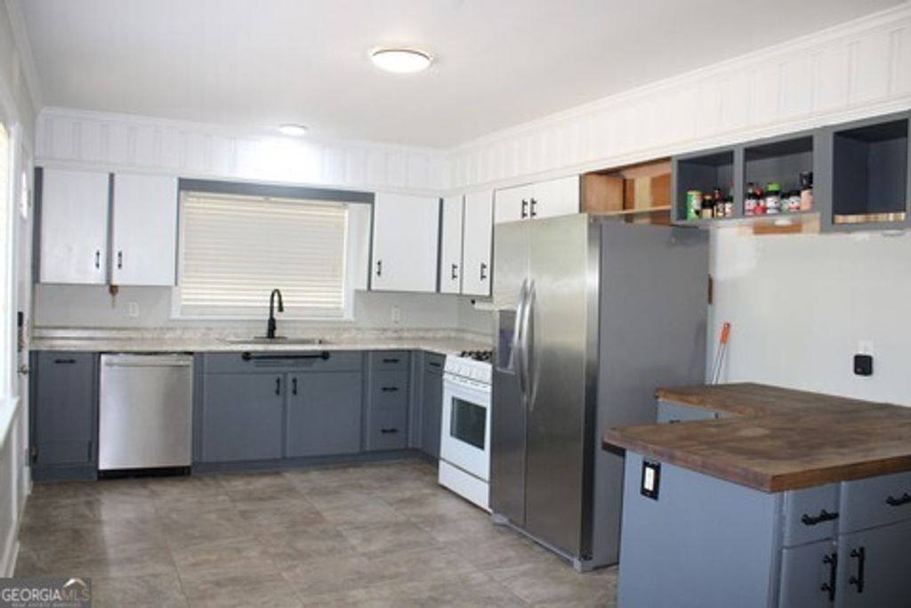 Photo of 715 Gay Drive, Macon, GA 31210 (MLS # 10729860)