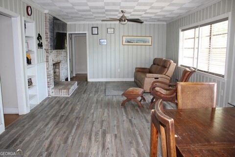 715 Gay DR